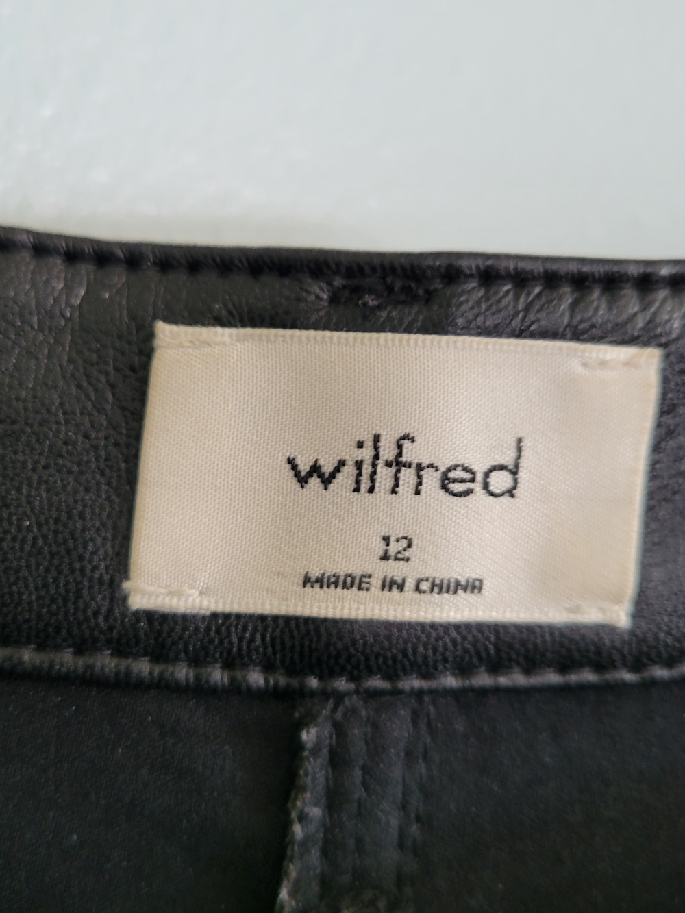 🎈Sale🎈WILFRED Aritzia Black Straight-Leg Faux-Leather Pants SZ 12 - Picture 3 of 12